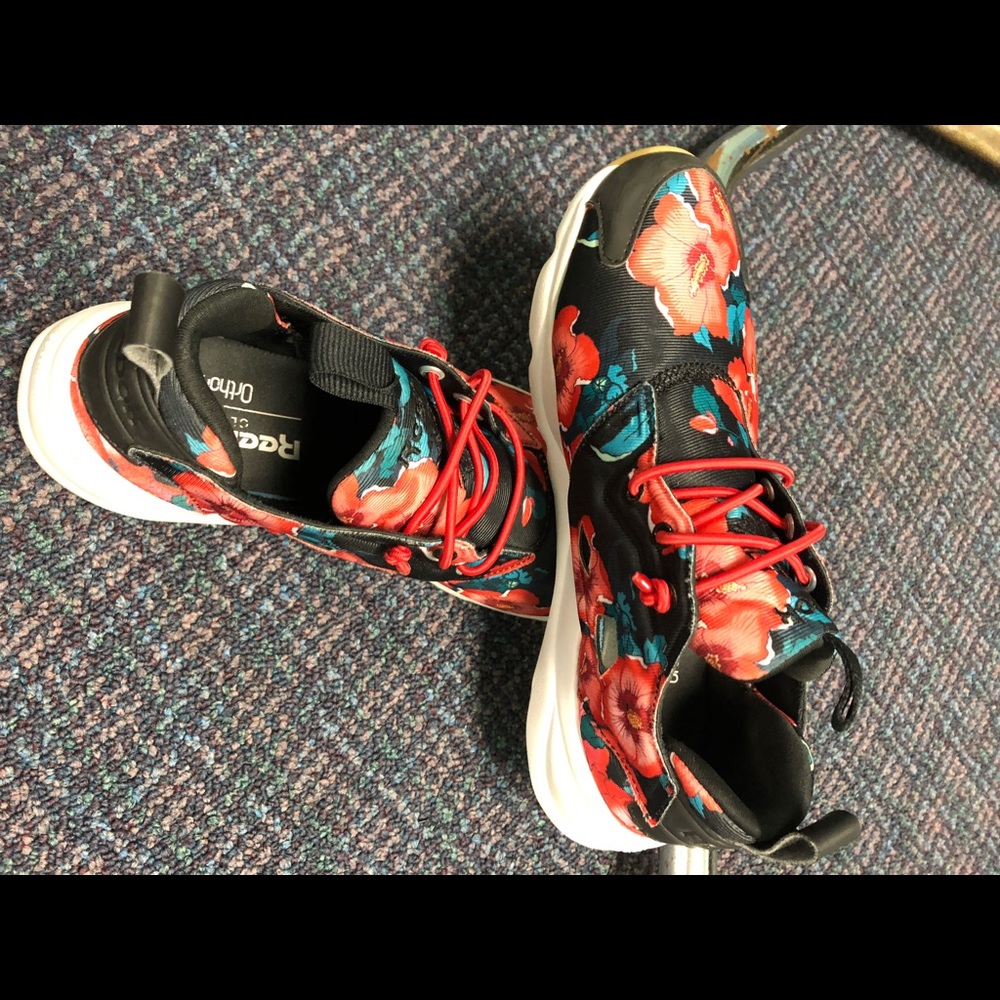 New condition Reebok Shoes - Picture 3 of 5
